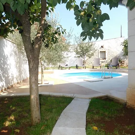With Pool Pensión 4*